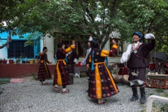 Ladakh: traditionnelle Tracht und Tänze / Vêtements et dances traditionnels